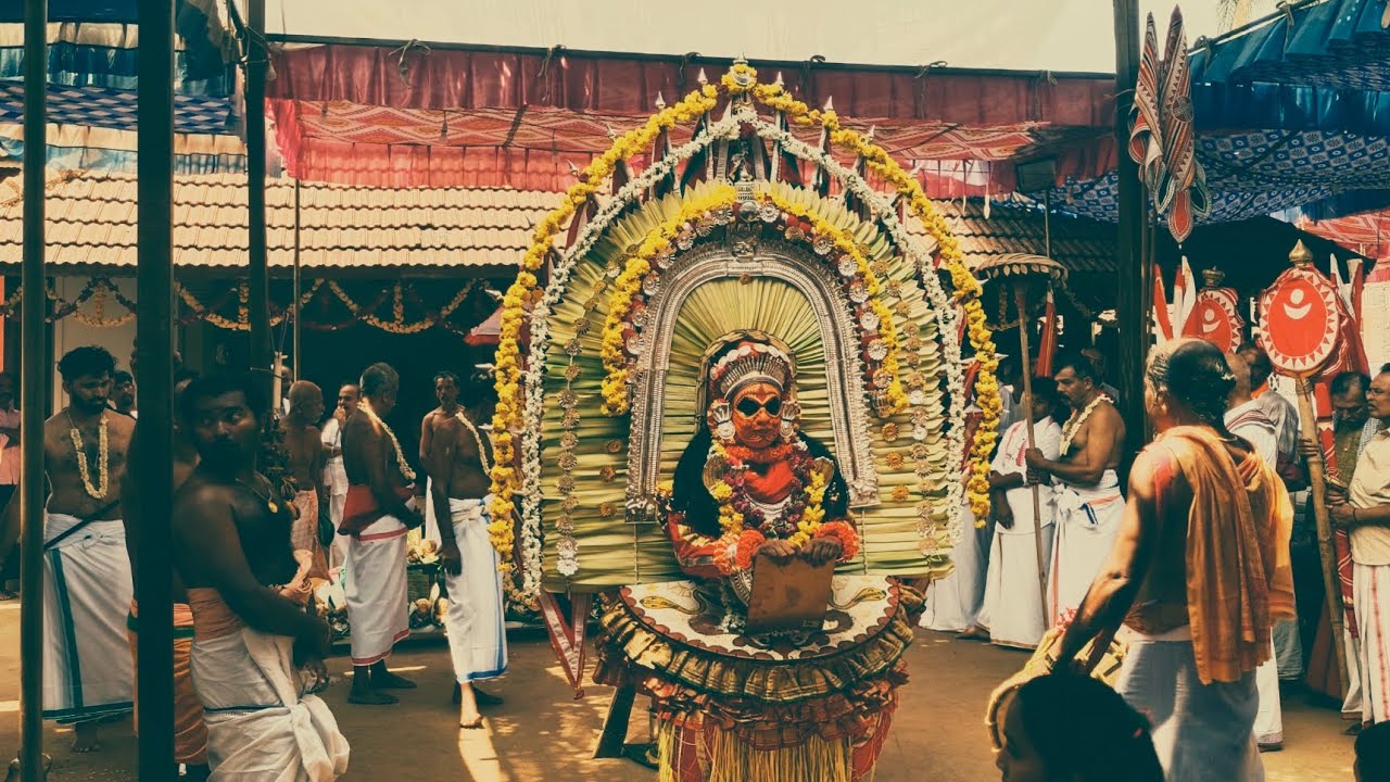 Enmakaje tharavad / Theyyam 