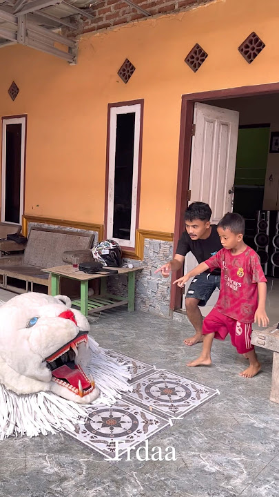 Dikira patung ,Ternyata masih hidup bisa makan