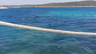 بحر ايجا من ازمير التركية جمال اللون الأزرق للبحر وصفاء المياه طبيعة تبهر العين