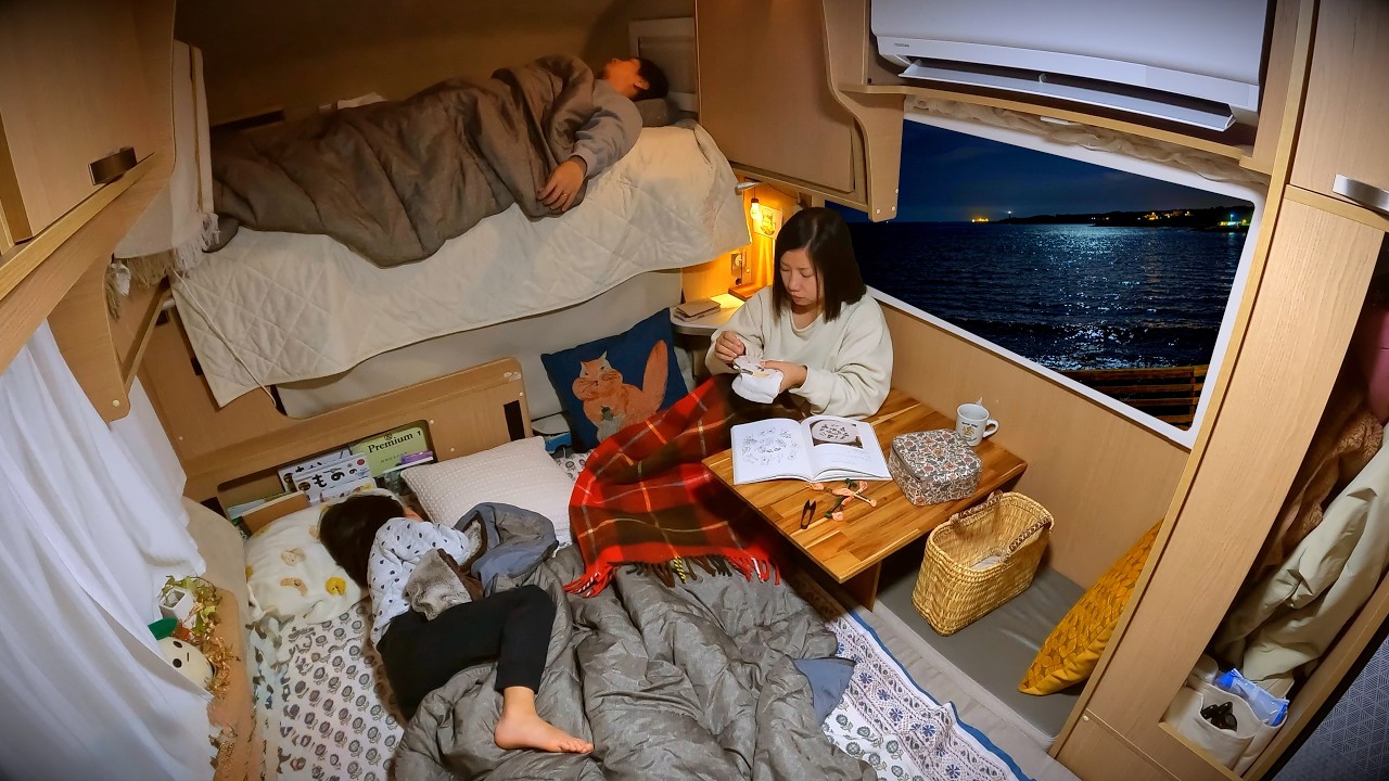 Роскошное время в одиночестве во время ночлега в автомобиле после того, как семья уснула