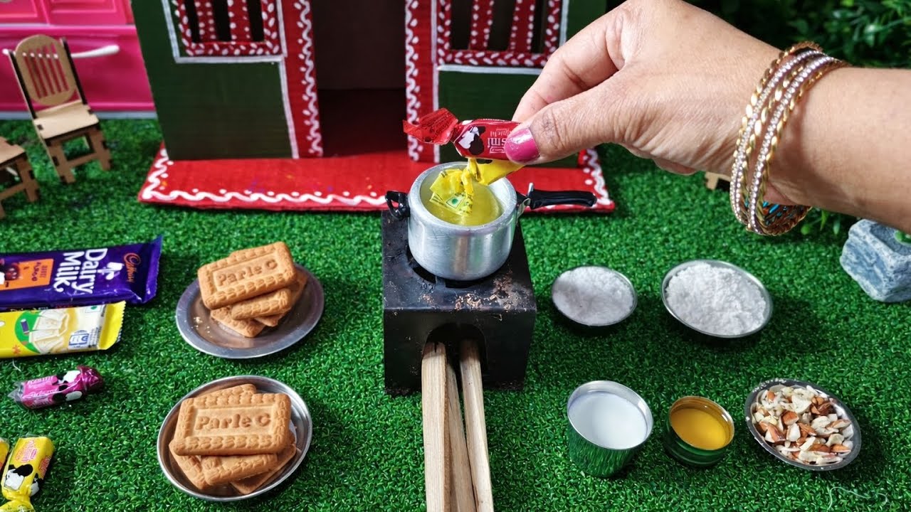 Miniature cake from kiss me chocolates and parle g biscuits 🍪🍬 | Tiny cooking recipe😍