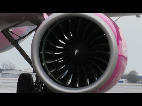 Pratt & Whitney PW1000G engine startup