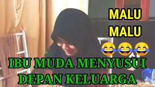 Ibu Muda saat Pakai hijab menyusui Bayi terbaru 2022 cantik Di Depan Keluarga