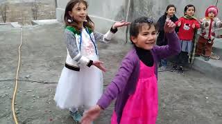 Two little Afghan girls beautiful dance & music  رقص قشنگ دو دختر زیبا افغان