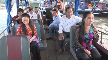 Model of Đờn ca tài tử on Cái Răng floating market