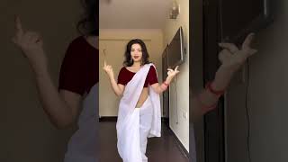 Beautiful Desi Bhabhi Dance In Saree ...