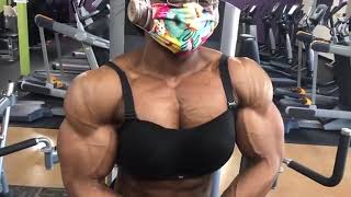 Andrea Shaw Biceps Biggest 8421