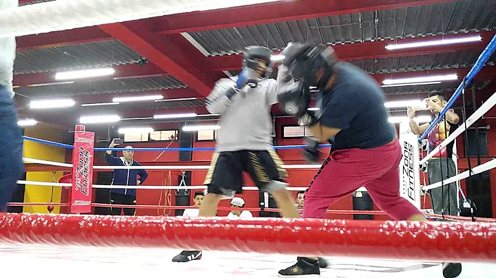 Ricardo Pion haciendo sparring en ZonaFitness