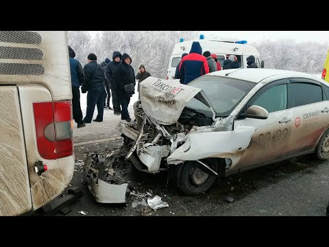 Такси врезалось в автобус «Волжский-Волгоград-Москва»: пятеро пострадавших