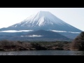 山梨県　精進湖と富士山