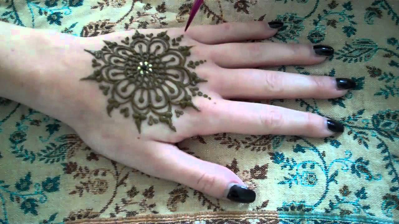 Hennacat.com Henna demonstration Henna Mandala