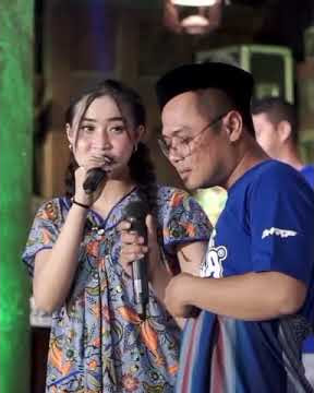 Story w.a dangdut(Mendung tanpo udan)awak dewe tau ndue bayangan/Yeni inka ft Fendik adella 2021