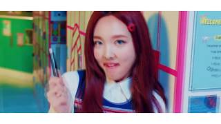 TWICE (트와이스) - Hold Me Tight M/V