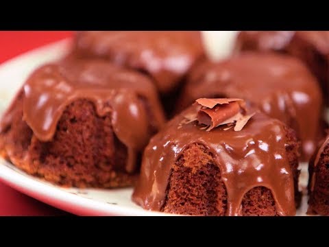 Bourbon-And-Cola Bundt Cakes | Southern Living