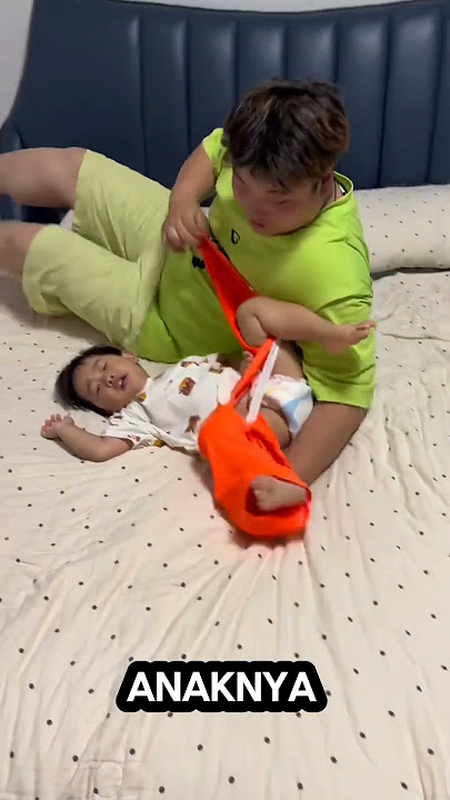 niat membelah semangka malah merobek celana anak?!