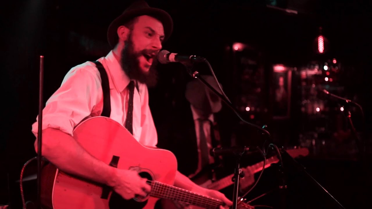 Ver D.on Darox and the Melody Joy Bakers - Chantilly Lace no YouTube