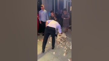 Thumbnail of The Worst Wedding Cake Fail You’ve Seen Yet… #wedding #weddingcake