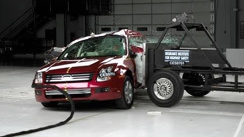 2007 Ford Fusion side IIHS crash test