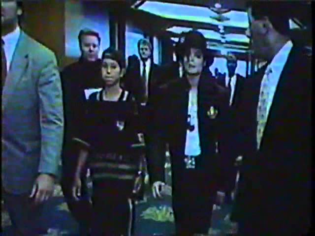 Michael Jackson - Arrival at Tokyo (December 8, 1988) - YouTube