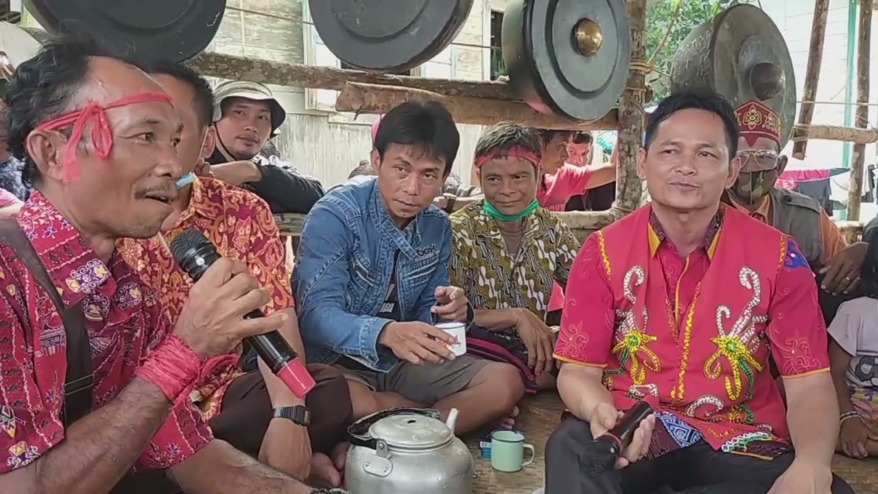 Deder Bilton Dan Tenggar Karuei di Ritual Tiwah Desa Tumbang Kaburai Bukit Raya Katingan Hulu