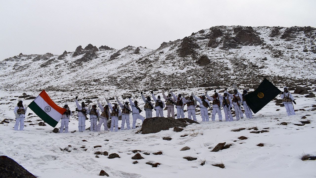 ITBP s Himveers Celebrate Republic Day 2020 At 17 000 Feet In Minus 20 itbp-s-himveers-celebrate-republic-day-2020-at-17-000-feet-in-minus-20