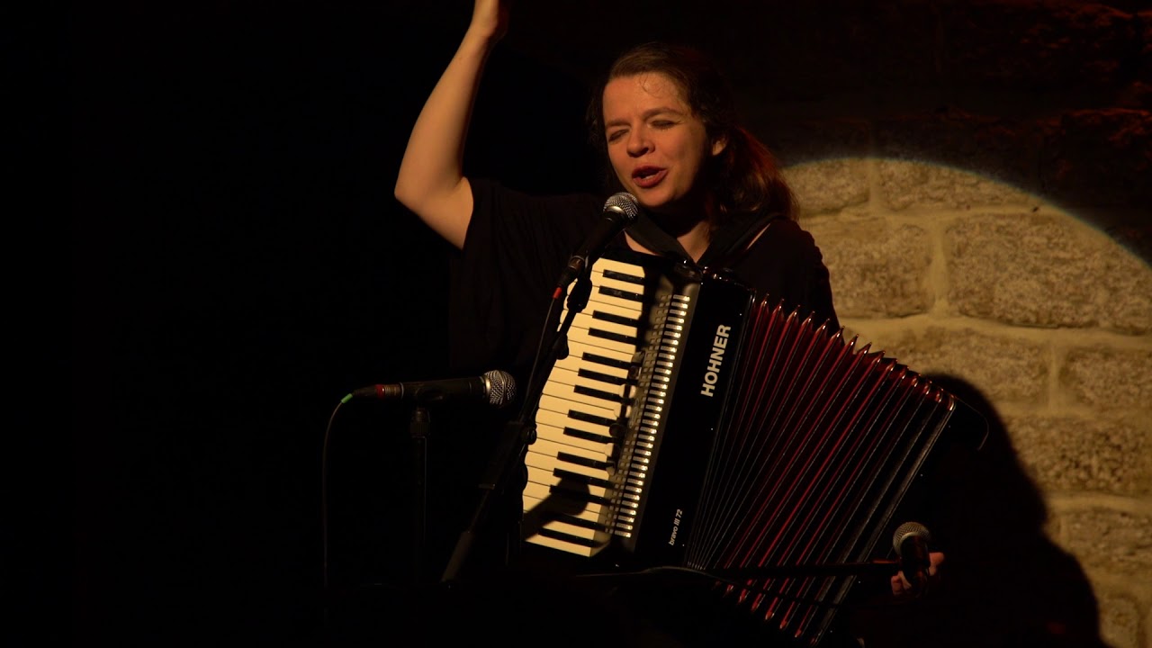 Alissa Wenz - Le Square de Clignancourt - YouTube alissawenz