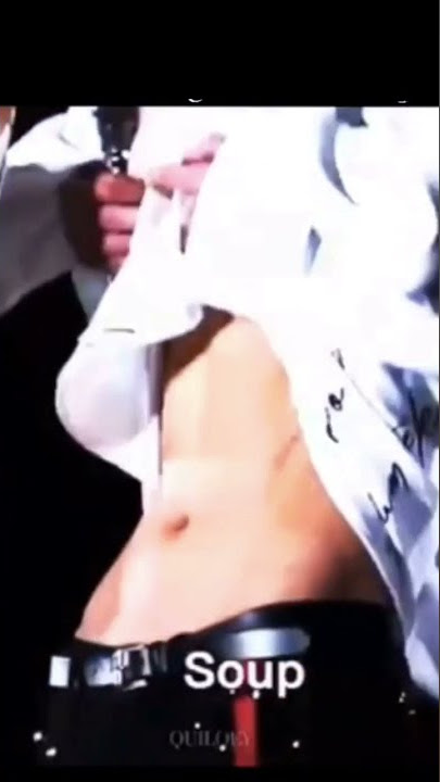Xiumin just blessed our eyes with baekhyun’s abs 🥵🥵🥵🥵