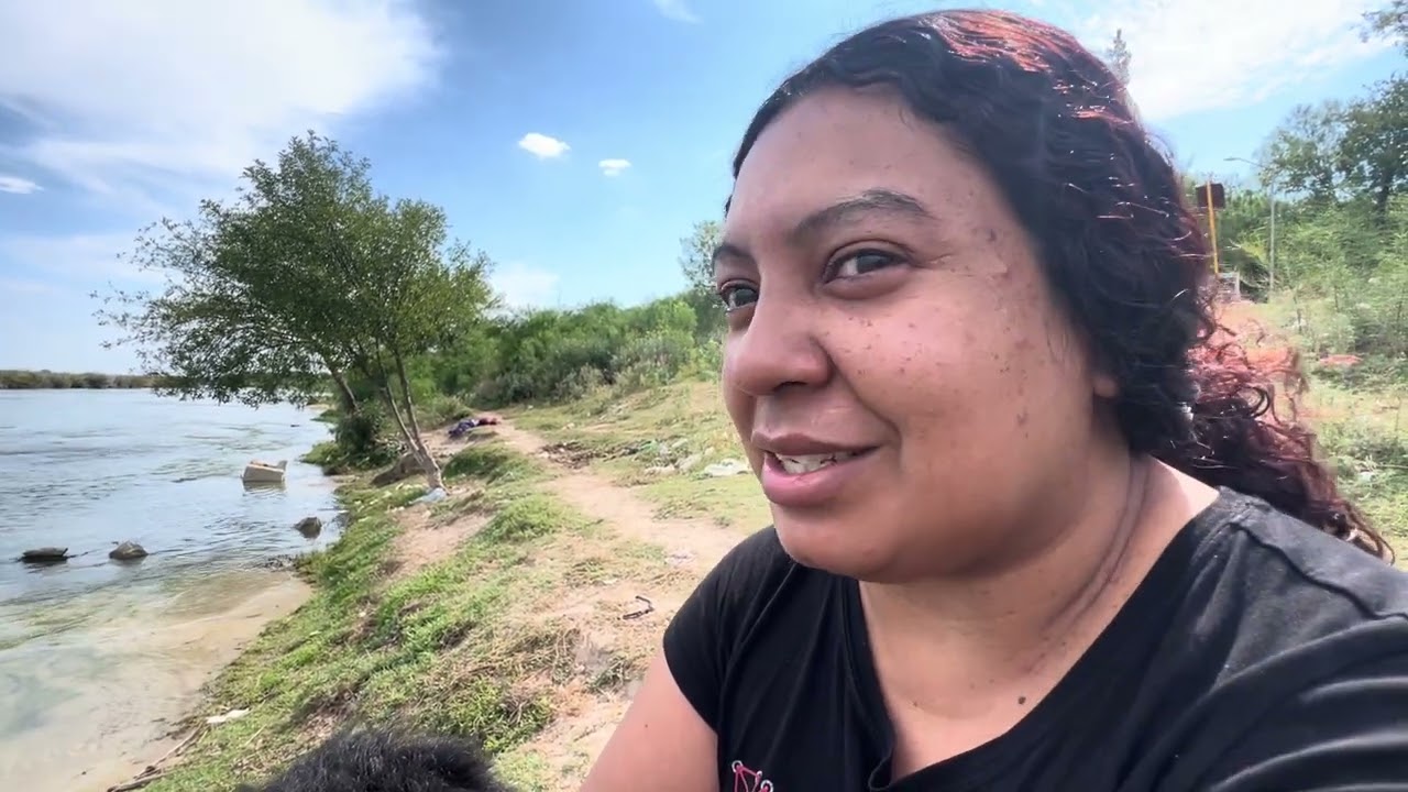 TRES MUJERES VAN POR EL RÍO A #usa