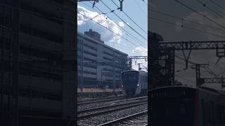 神奈川新町駅発車してすぐ加速する都営5500系