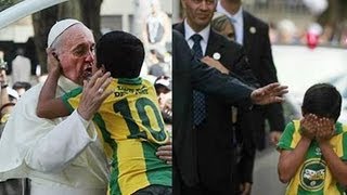 ⁣Niño hace llorar al Papa Francisco en Brasil