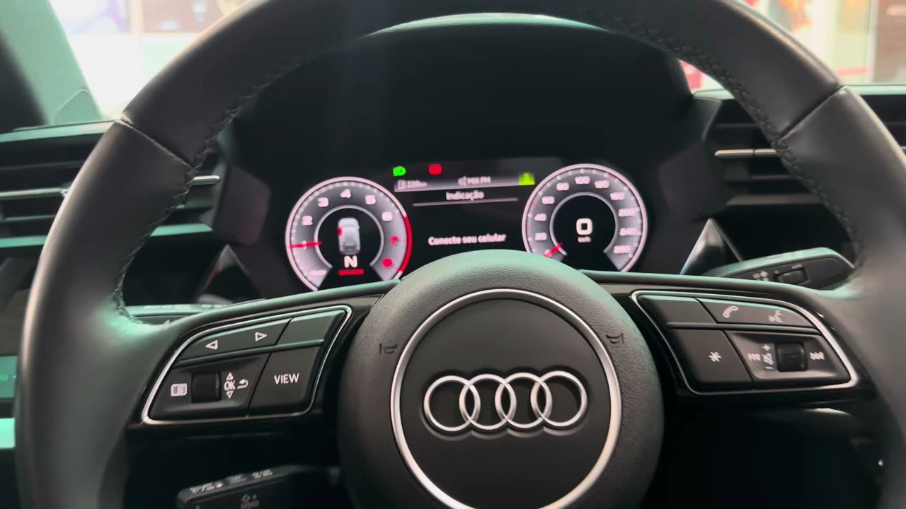 Audi A3 SLine 2023 hatchback - câmera de ré na maçaneta com ativação na multimídia