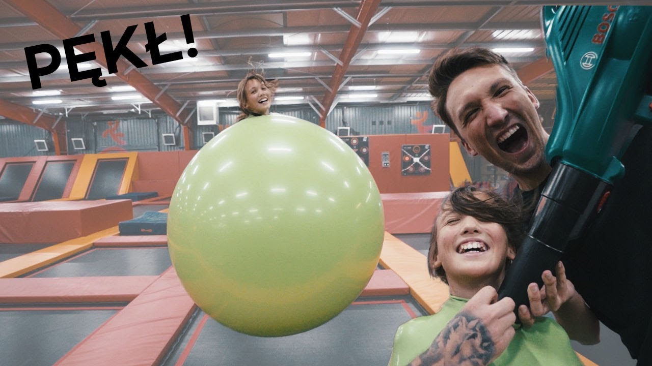 skaczemy w MEGA WIELKIM BALONIE po trampolinach!