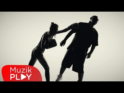 Tepki - Bu Kızın Derdi Ne? (Official Video)