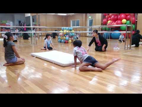 柔軟体操ストレッチング キッズダンシング水曜日クラス キッズガーデン武蔵小杉教室 指導 小林杏純