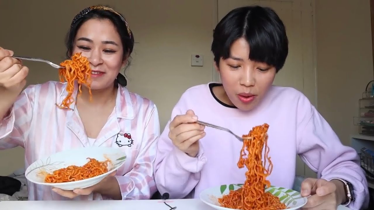 [Eng Sub] 2PM AKABARE SPICY NOODLE CHALLENGE || JESS vs PARIS || NEPALI MUKBANG
