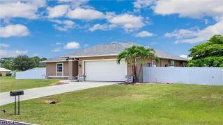 32 Wilmington Parkway, Cape Coral, FL Presented by Michael Lombardo.