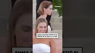 Emma Watson parecía estar perdida en la Met Gala 😅 | íconos #shorts