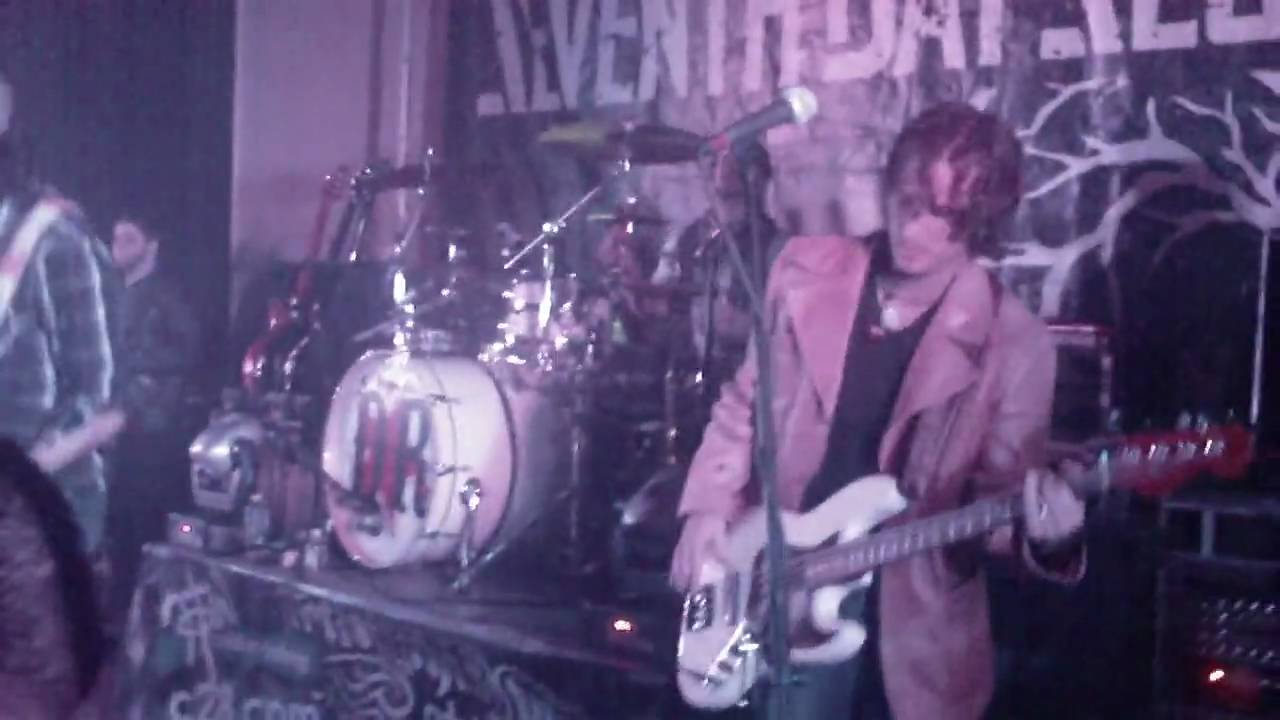 DecembeRadio "Find You Waiting"