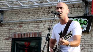 Video-Miniaturansicht von „Ed Kowalczyk of LIVE - The Beauty of Gray - @ The Piazza, Philadelphia“