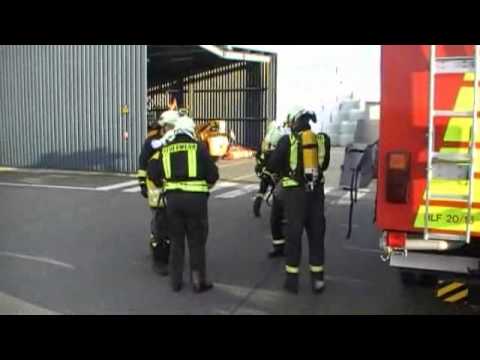 Ãbung eines Brandes im Ballenlager der SITA Abfallverwertungsanlage Zorbau - mehr unter www.feuerwehr.zorbau.de