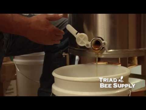 How to Harvest Honey (3 of 4): Extraction