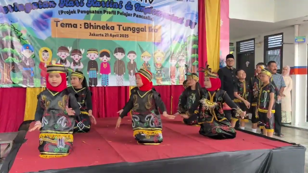 Tarian Indung - Indung Kalimantan Timur (SDS Barunawati IV)