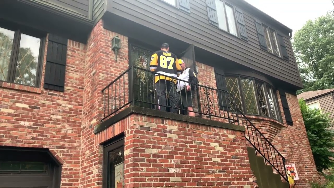 Gallery: Sidney Crosby earns big assist during Penguins' season ticket  delivery