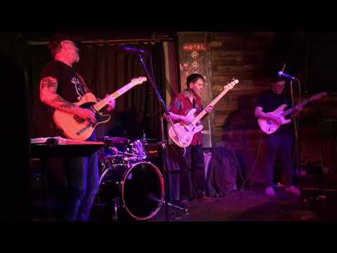 a-day-at-westcoast-guitars-michael-schau,-carter-low,-&-steve-kozak-band