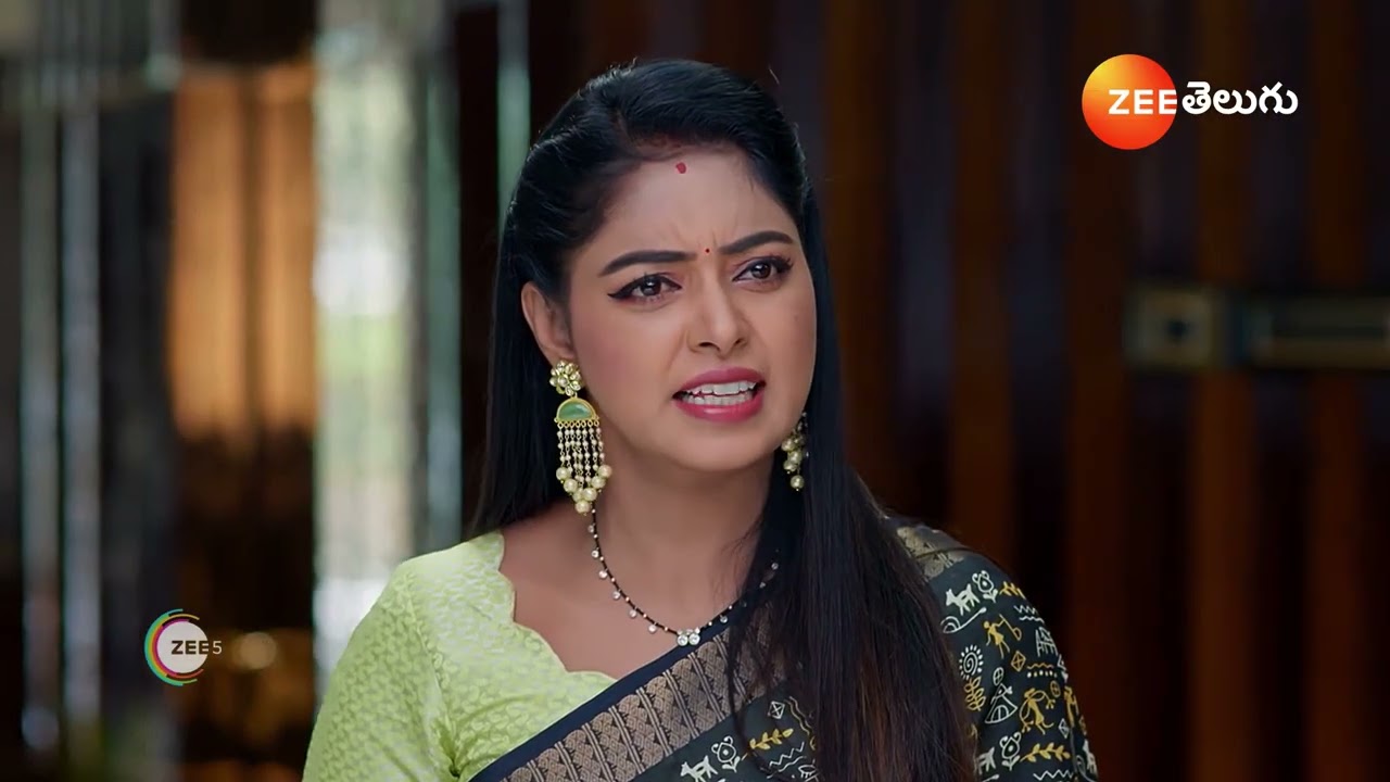 Jagadhatri Telugu నిషిక వాళ్ళని డబ్బు గురించి ప్రశ్నించిన జేడీ