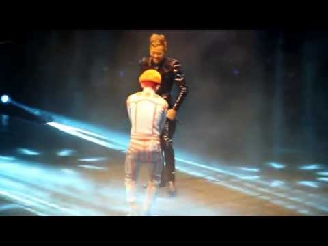 Oct 24, 2012 草蜢森巴大戰軟硬FANS演唱會 - 林公子跳舞