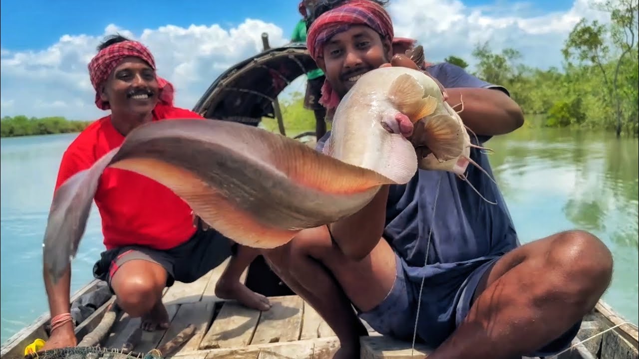 অনেকদিন পর সুন্দরবন নদী থেকে,বড় বড় মাছ ধরে খুব খুশি হলাম!!!