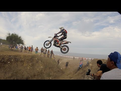 Видео: Как гонщик ледового кросса Кэмерон Наас готовится к соревнованиям Red Bull