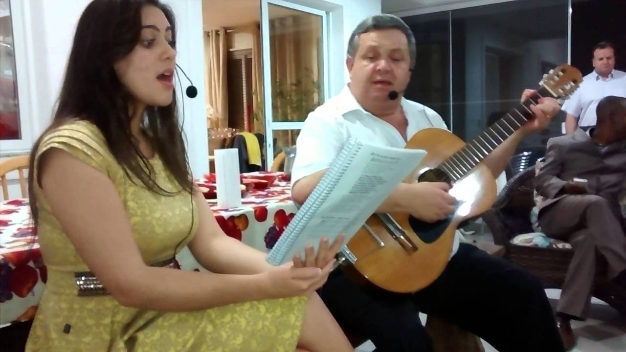 Jonas Pedroso e Vitoria - Hino 252
