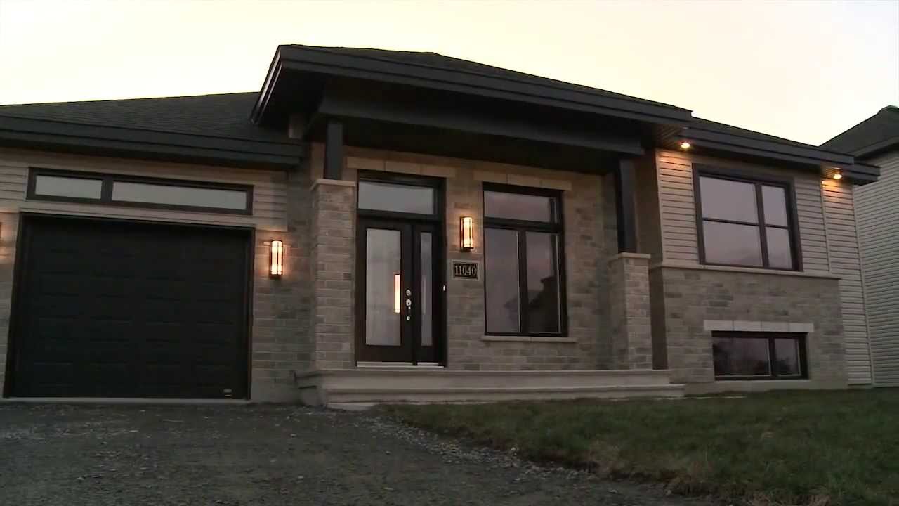 Bungalow avec garage et bachelor à